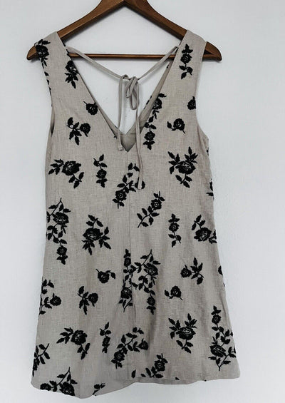 ABERCROMBIE & FITCH Gray Floral Embroidered Dress Sz XS Linen Blend V-Neck