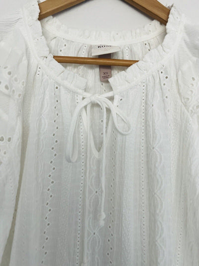 KNOX ROSE White Blouse Sz XS Boho Tassel V-Neck Floral Eyelet White Top