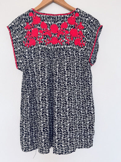 SAVANNA JANE NWT Embroidered Top Sz M Black White Zebra Animal Print Blouse