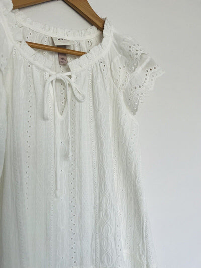 KNOX ROSE White Blouse Sz XS Boho Tassel V-Neck Floral Eyelet White Top