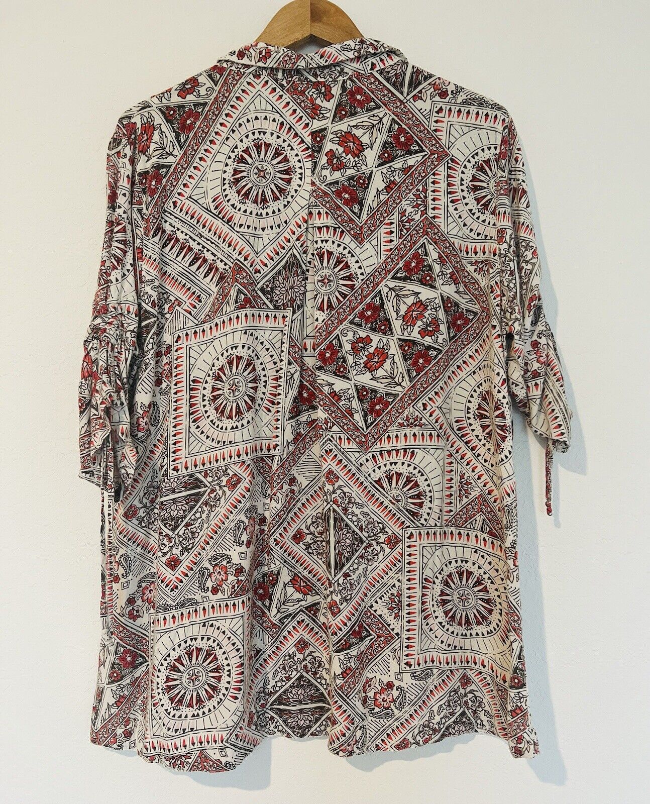 John Mark Shirt Womens Extra Large White Floral 1/2 Button Ruched Sleeve Tunic
