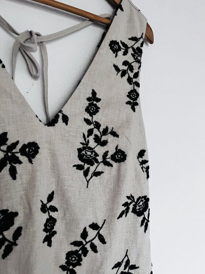 ABERCROMBIE & FITCH Gray Floral Embroidered Dress Sz XS Linen Blend V-Neck