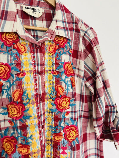 SAVANNA JANE Red Plaid Button Down Shirt Sz M Embroidered Roll Tab Sleeve Boho