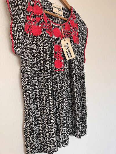 SAVANNA JANE NWT Embroidered Top Sz M Black White Zebra Animal Print Blouse