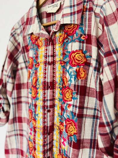 SAVANNA JANE Red Plaid Button Down Shirt Sz M Embroidered Roll Tab Sleeve Boho