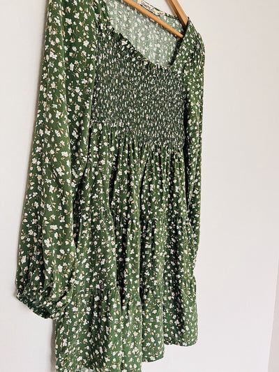 LIBERTY LOVE Green Smocked Dress Sz L Tiered Ditsy Flowers Balloon Sleeves Boho