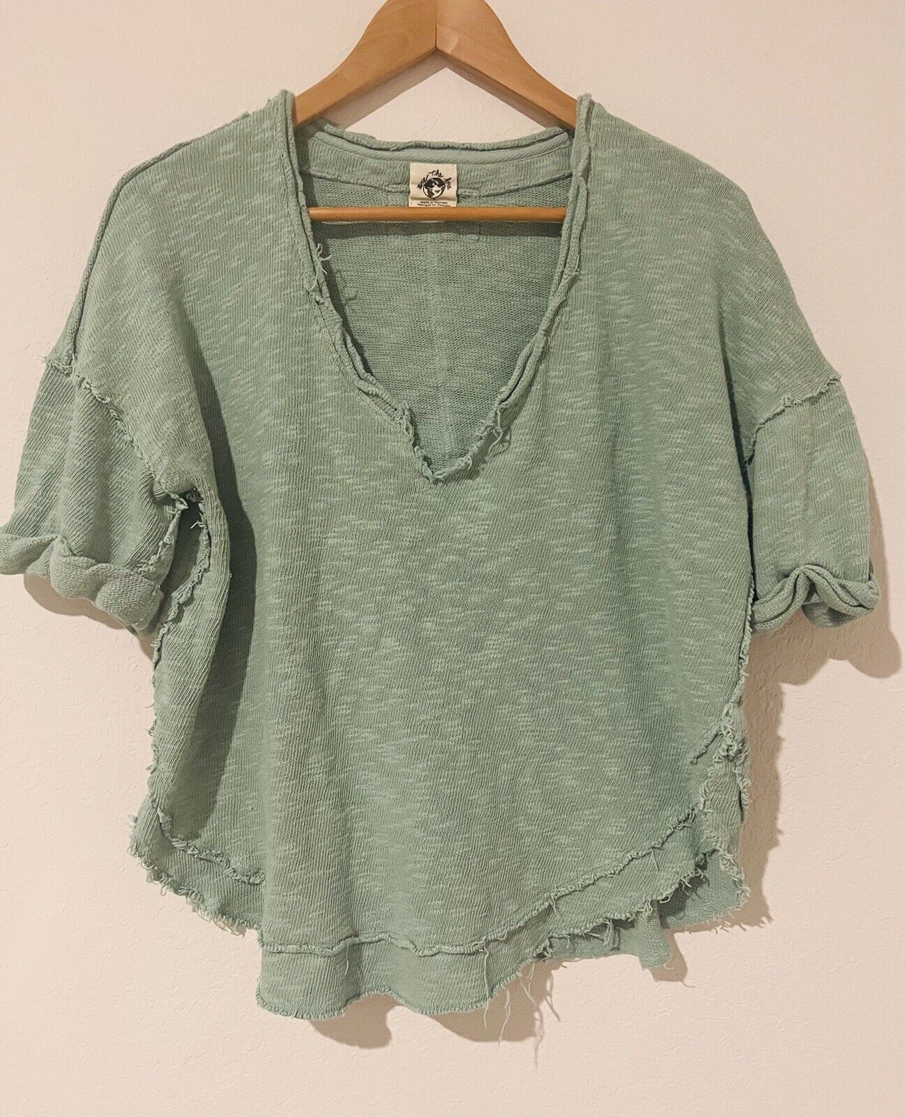 FREE PEOPLE We The Free Slouchy Crop Top Sz S Green Distressed V-Neck Shirt