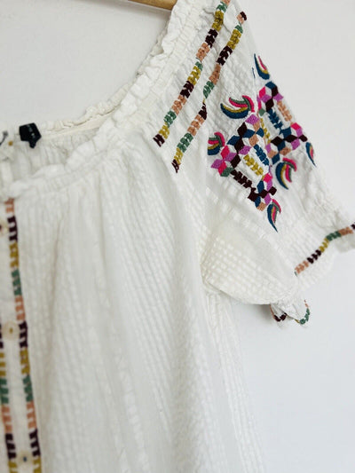ANTHROPOLOGIE AKEMI + Kim Floral Embroidered Blouse Sz 6 Top Button Accents Boho