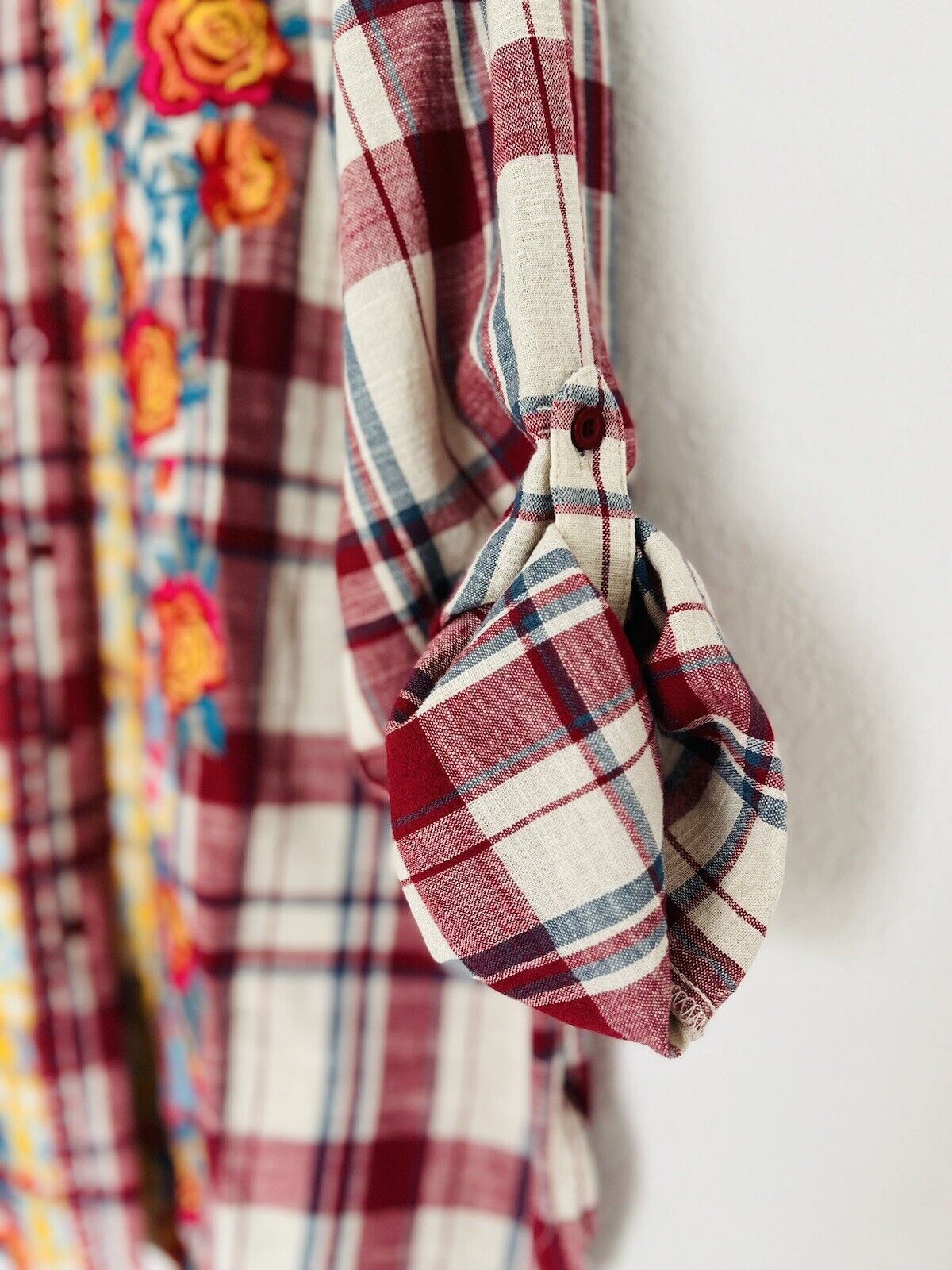 SAVANNA JANE Red Plaid Button Down Shirt Sz M Embroidered Roll Tab Sleeve Boho