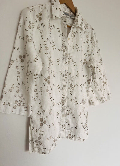 CHICO’S Design 100% Linen Button Up Shirt Sz M Embroidered Floral 3/4 Sleeve