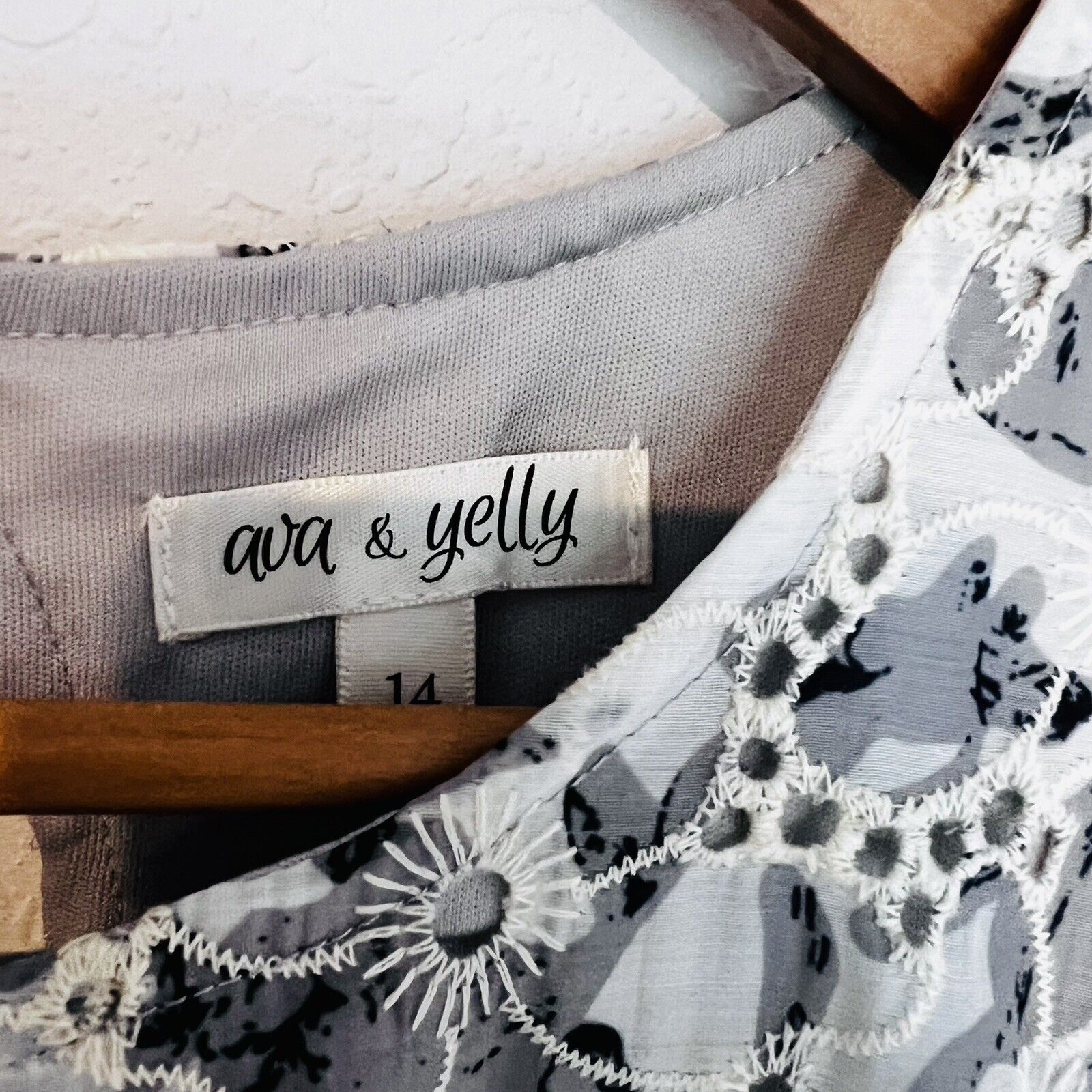 Ava & Yelly Girls Fit & Flare Dress Sz 14 Floral Eyelet Flutter Sleeve Easter