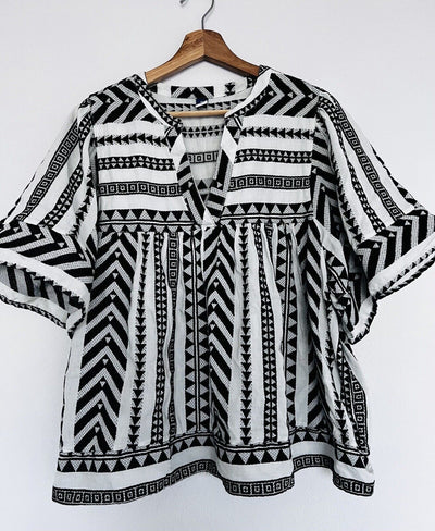 OLD NAVY Aztec Woven Top Sz XL Flutter Sleeves Blouse Southwestern Boho