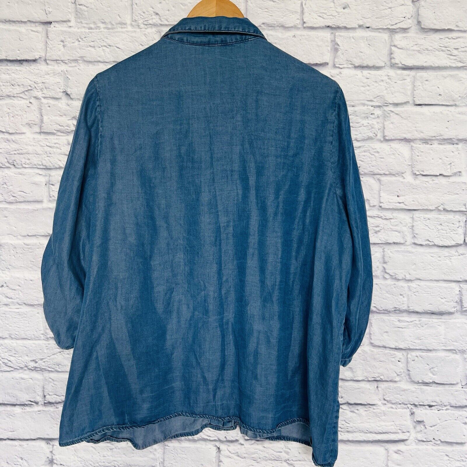 NEW DIRECTIONS Blue Chambray Shirt Sz 1X Botton Down Tie Detail Sleeve Boho Top