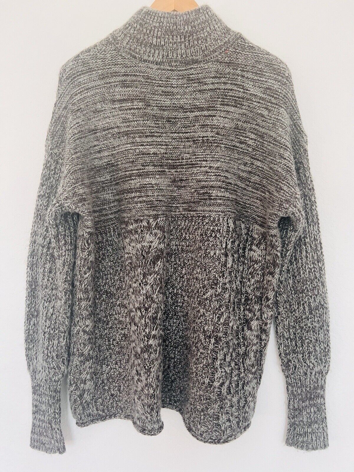 VERA WANG Gray Chunky Sweater Sz XL Cable Knit Long Sleeve Hi-Low Mixed Pattern