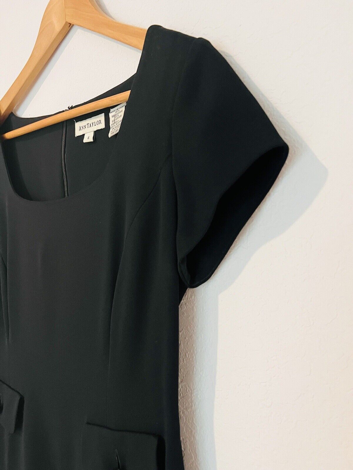 ANN TAYLOR Little Black Dress Sz 6 Faux Front Pockets Classic Back Zipper Office