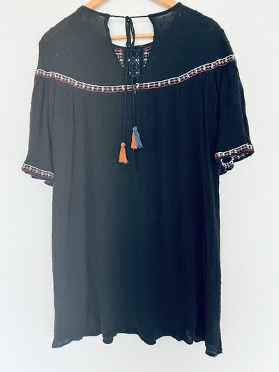 MIAMI Francesca’s Black Embroidered Dress Sz XS Tassel Boho Hippie Mini Tunic