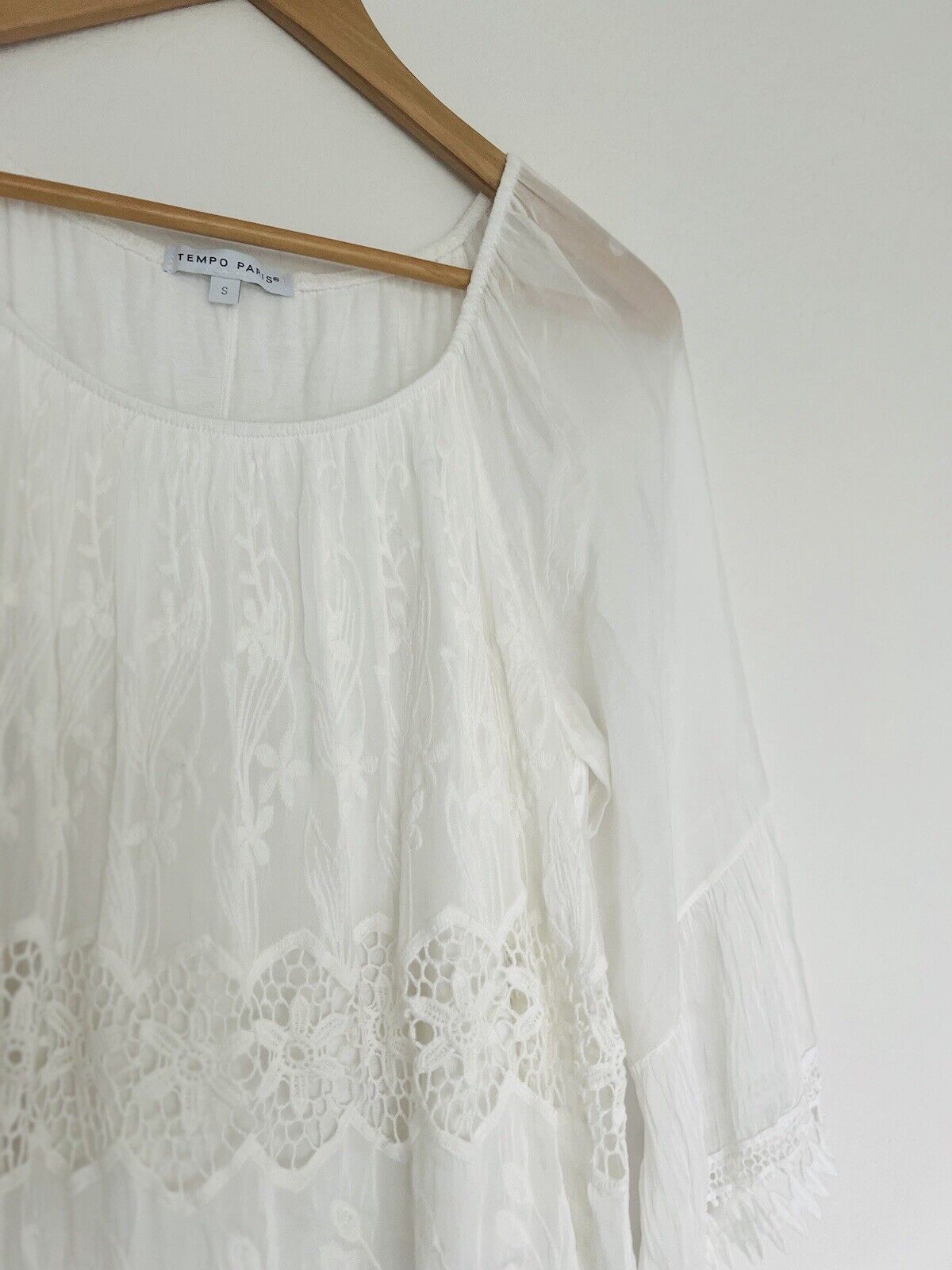 TEMPO PARIS 100% Silk Ivory Bohemian Top Sz S Embroidered Ruffle Lined Blouse