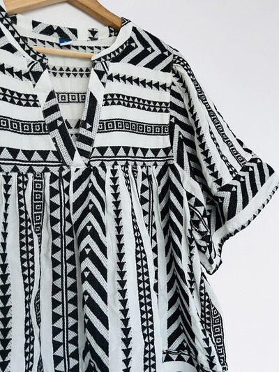 OLD NAVY Aztec Woven Top Sz XL Flutter Sleeves Blouse Southwestern Boho