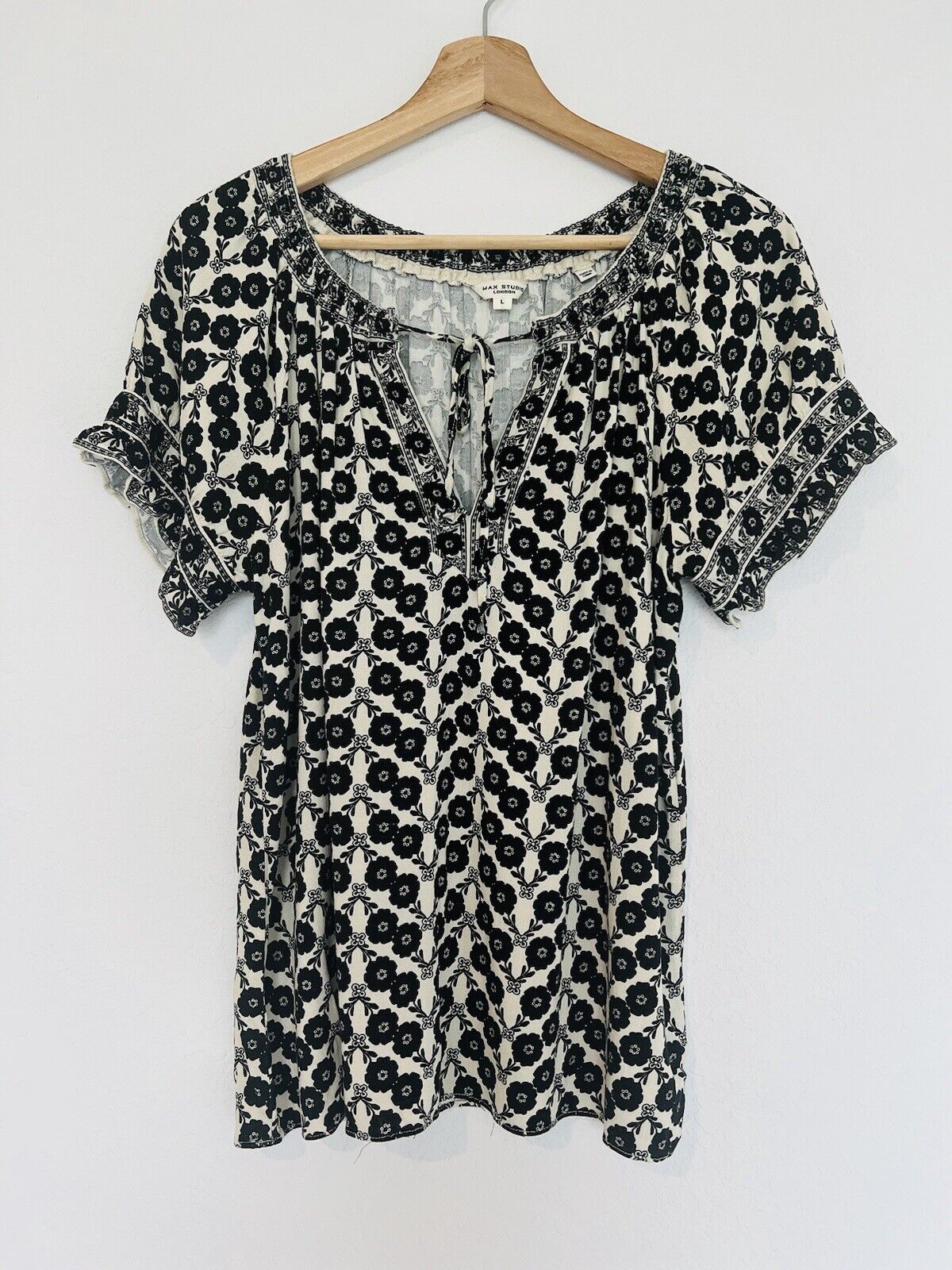 Max Studio Floral Print Blouse Sz L Cream/Black Tie Smock Neck Rayon Blend Boho