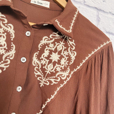 IN LOOM Brown Embroidered Blouse Sz M 1/2 Button Long Sleeve Western Boho Rodeo