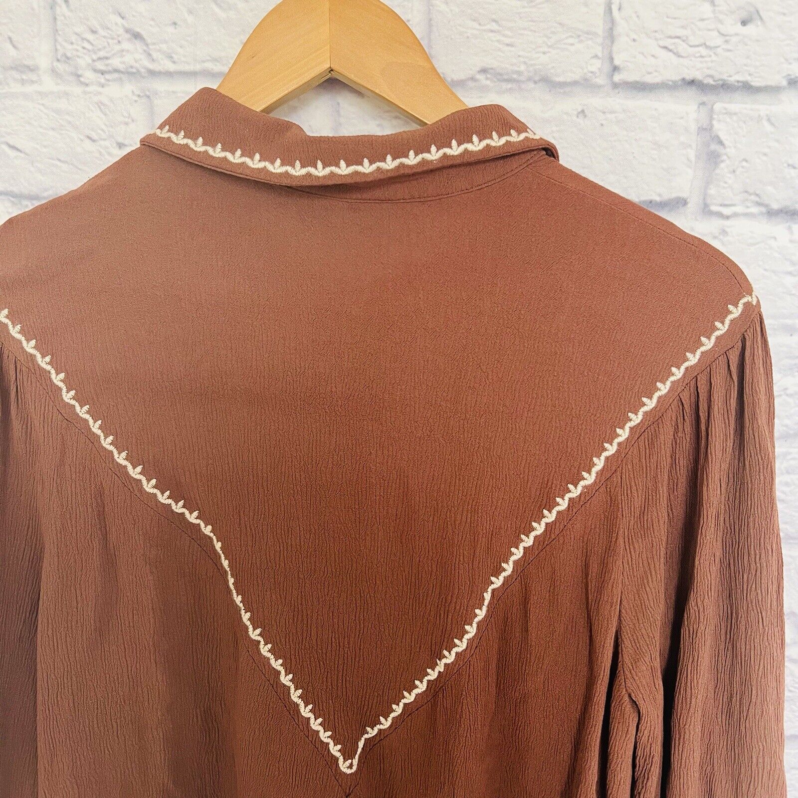IN LOOM Brown Embroidered Blouse Sz M 1/2 Button Long Sleeve Western Boho Rodeo