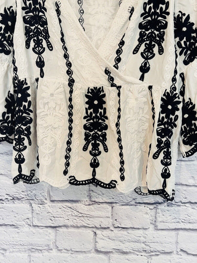KINDRED Embroidered Eyelet Blouse Sz L Babydoll 3/4 Sleeve Ruffled Pullover Top
