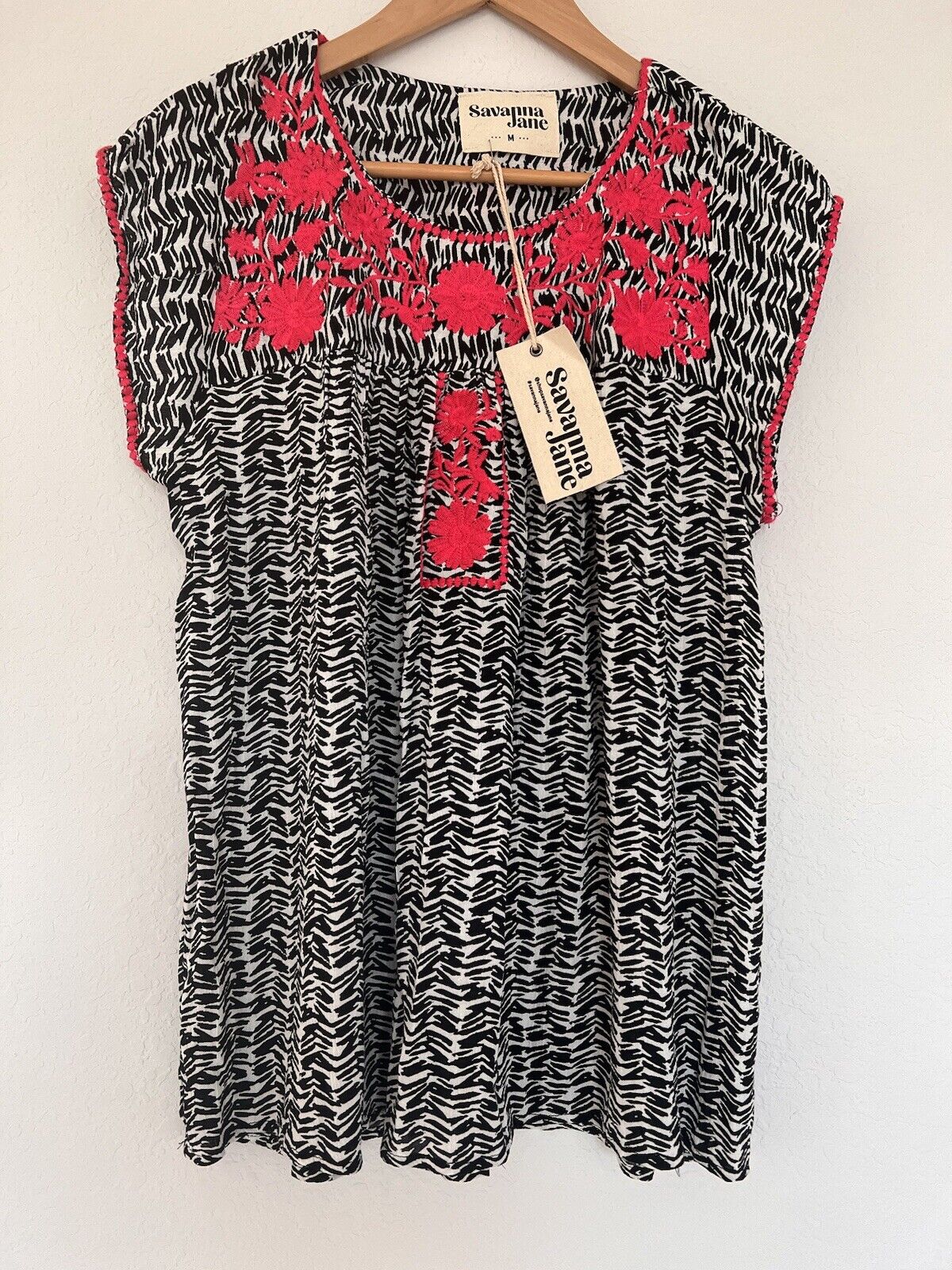 SAVANNA JANE NWT Embroidered Top Sz M Black White Zebra Animal Print Blouse