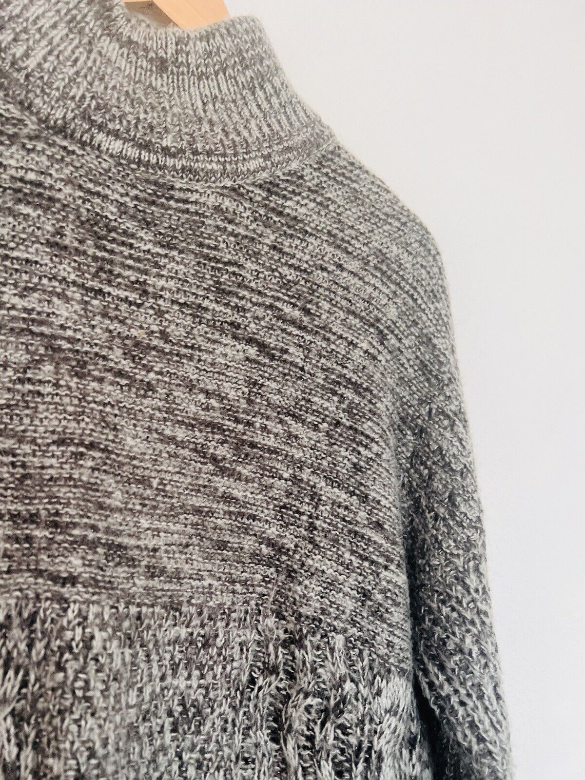 VERA WANG Gray Chunky Sweater Sz XL Cable Knit Long Sleeve Hi-Low Mixed Pattern