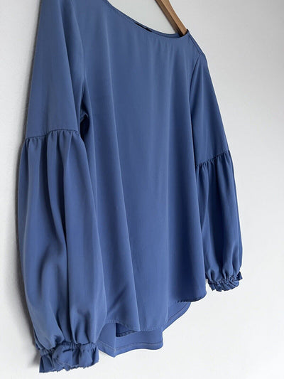 ANN TAYLOR Periwinkle Blue Blouse Sz M Round Neck Ruffled Wrist Office Business