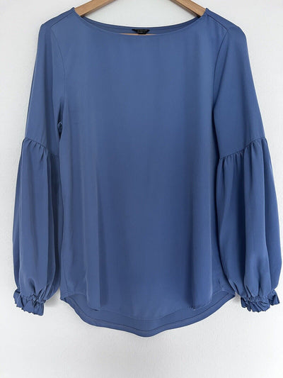 ANN TAYLOR Periwinkle Blue Blouse Sz M Round Neck Ruffled Wrist Office Business