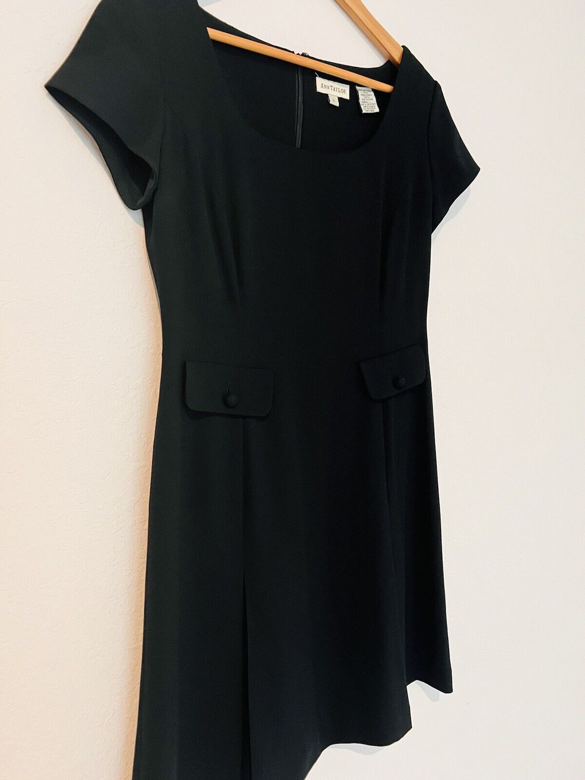 ANN TAYLOR Little Black Dress Sz 6 Faux Front Pockets Classic Back Zipper Office