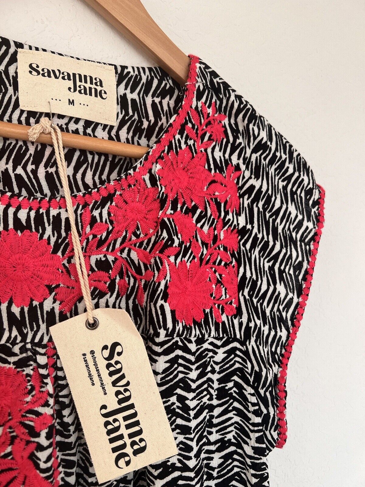 SAVANNA JANE NWT Embroidered Top Sz M Black White Zebra Animal Print Blouse