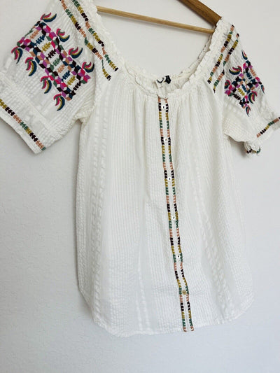 ANTHROPOLOGIE AKEMI + Kim Floral Embroidered Blouse Sz 6 Top Button Accents Boho