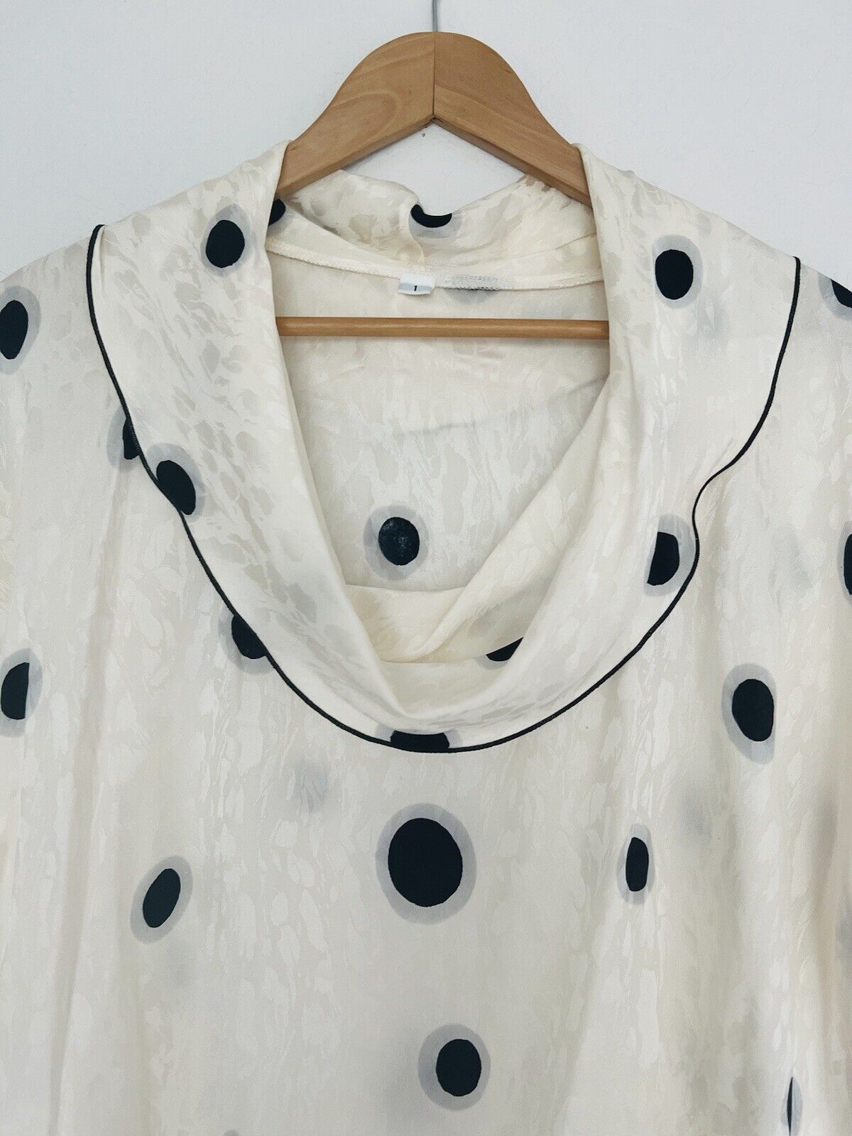 UNBRANDED Ivory Spot Black Blouse Sz 1 Cowl Neck Flowy Pullover Short Sleeve