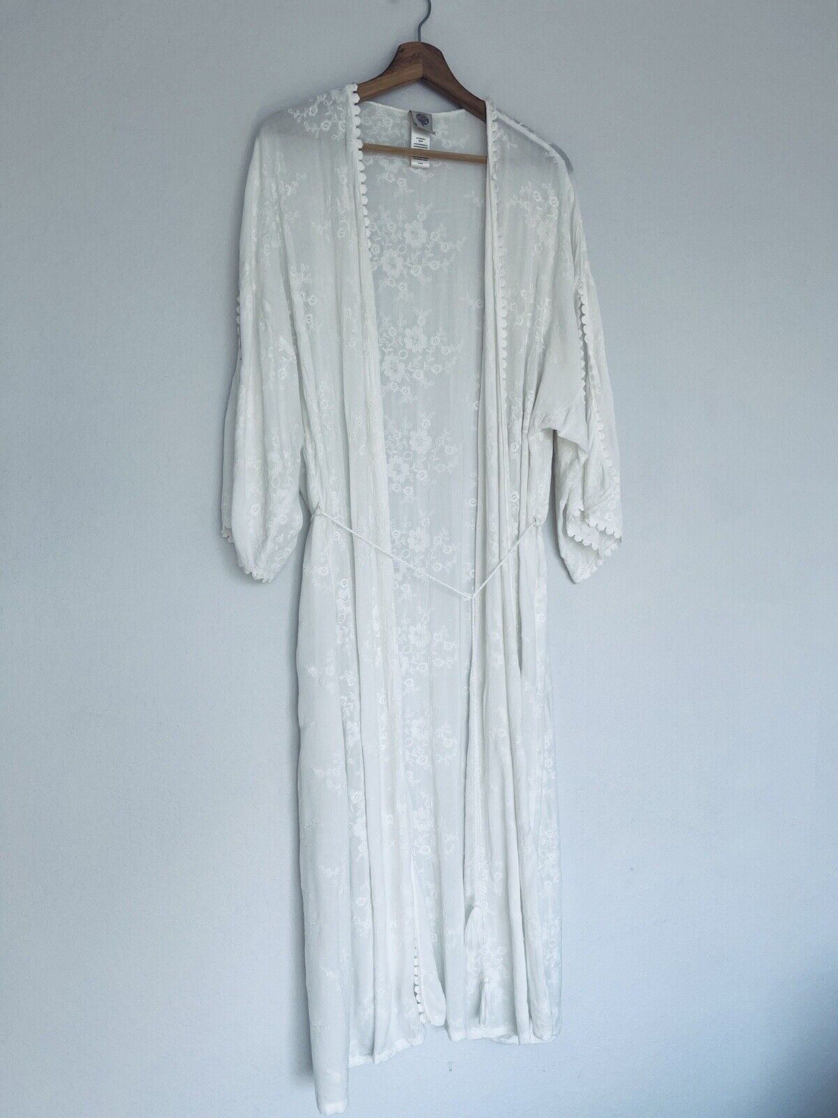 IN BLOOM by Jonquil Tie Wrap Kimono Robe White Floral Embroidered Fairy Boho