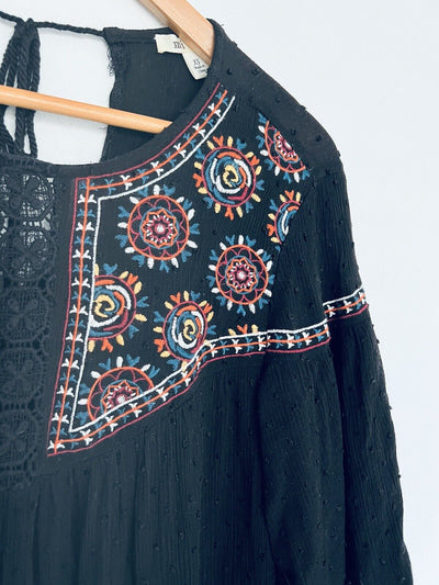 MIAMI Francesca’s Black Embroidered Dress Sz XS Tassel Boho Hippie Mini Tunic