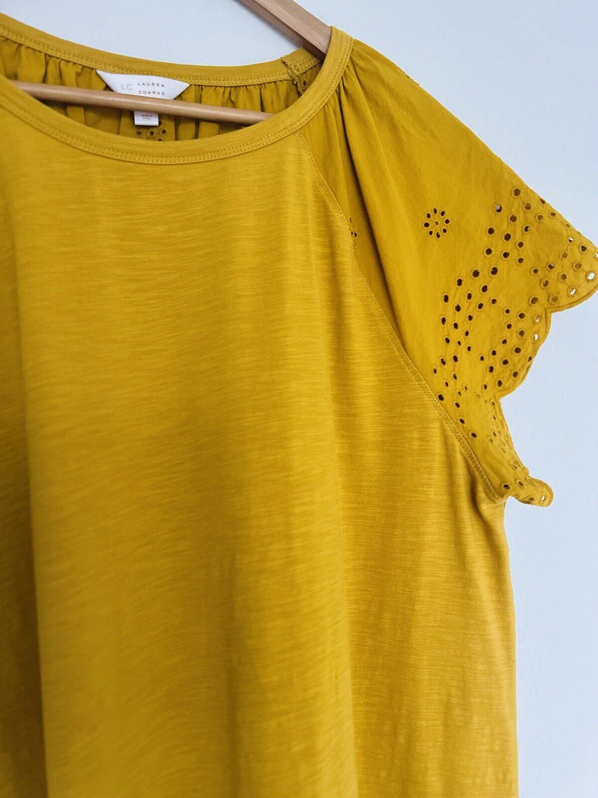 LAUREN CONRAD Gold Eyelet Detail Blouse Sz XL Mix Media Short Sleeve Boho