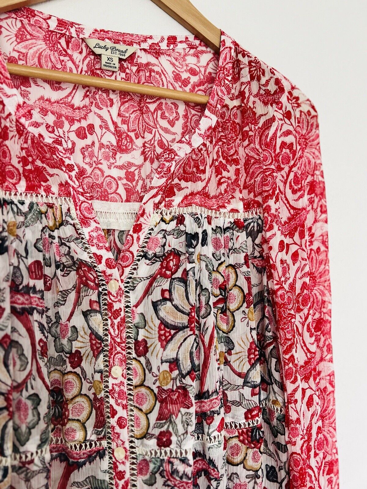 LUCKY BRAND Floral Sheer Blouse Sz XS Long Sleeve Botton Down V-Neck Boho