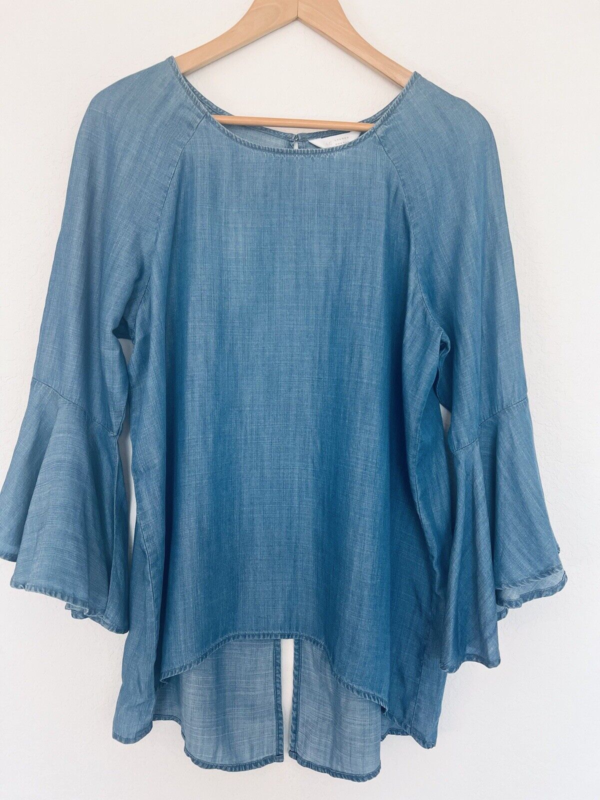 LC Lauren Conrad Denim Blue Blouse Sz L Back Tail Detail Flared Sleeves Boho