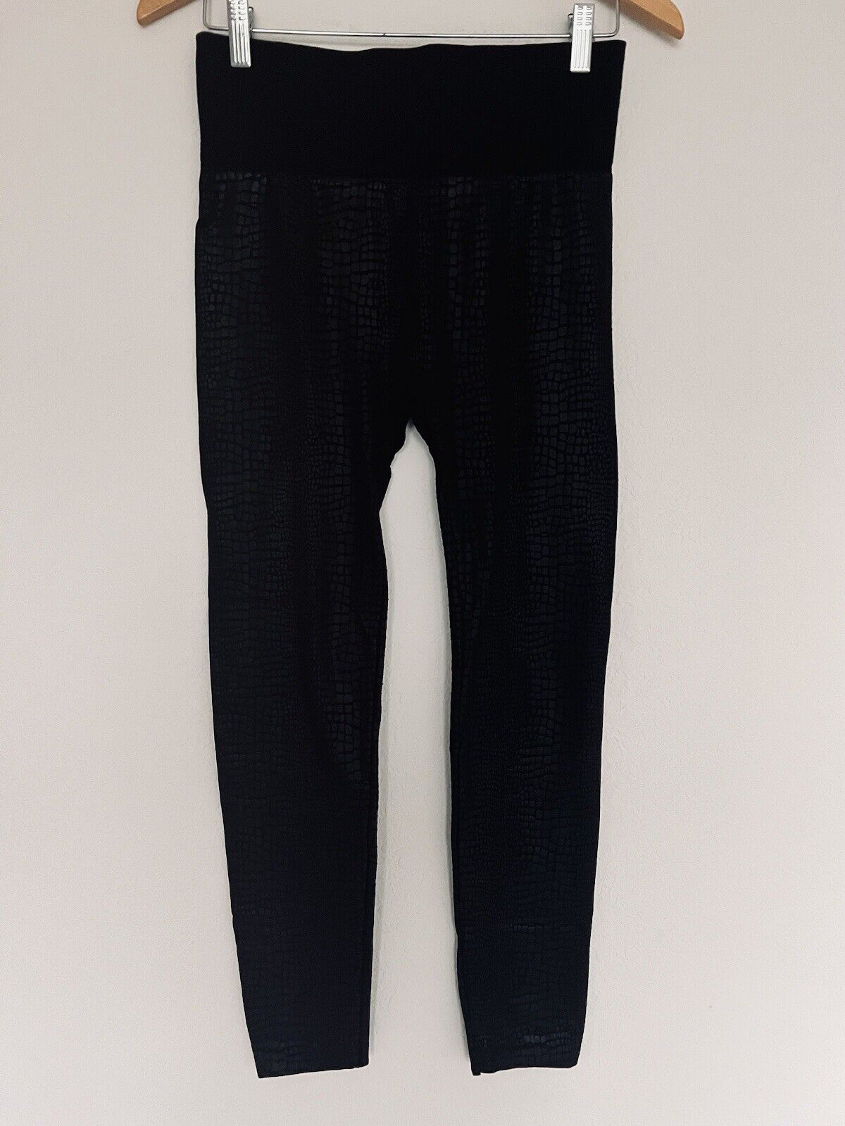 TAHARI Sport Women's Black Snakeskin Leggings Size XL