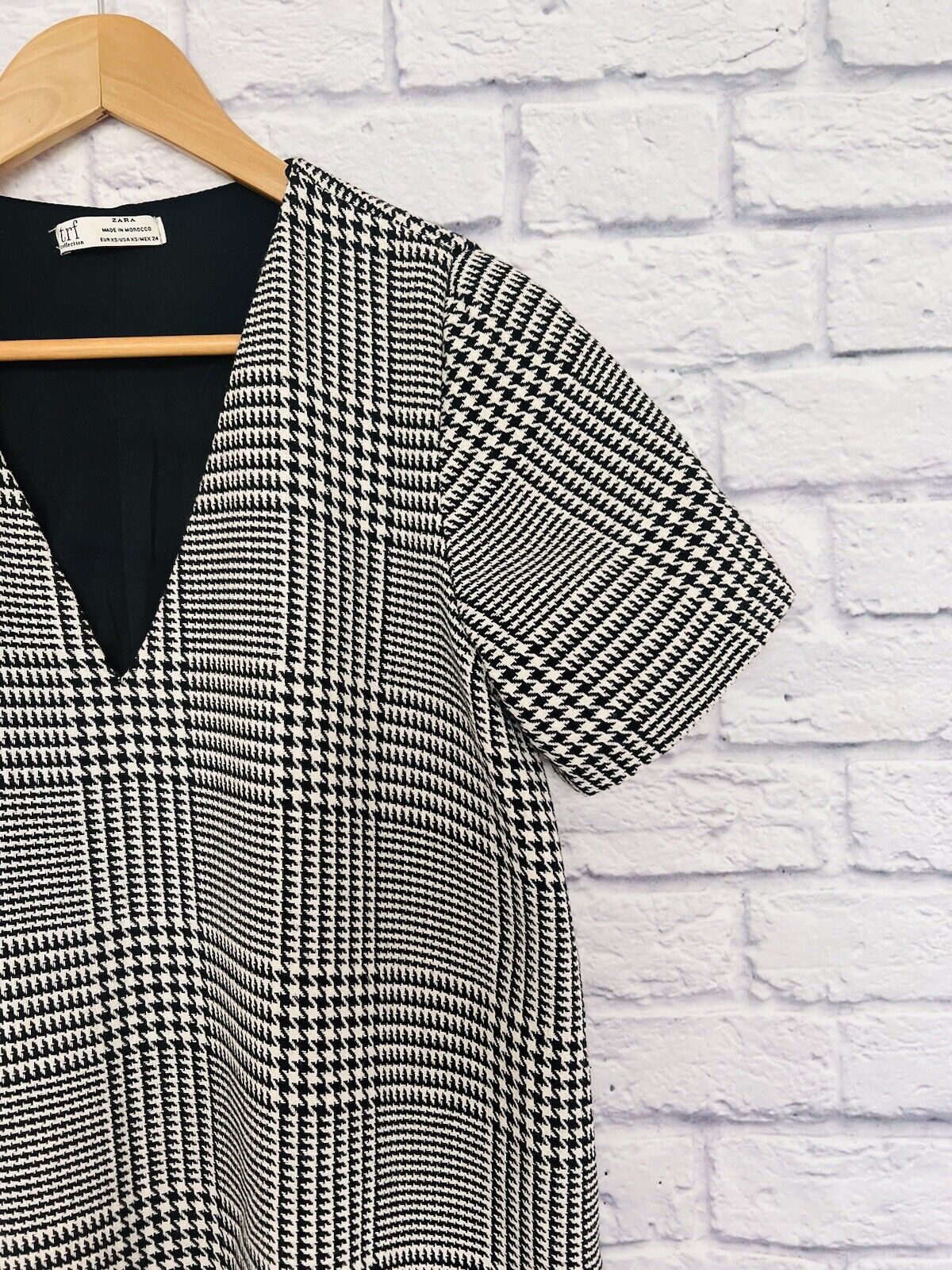 ZARA Black/White Plaid Dress Sz XS TRF Collection Short Sleeve V-Neck Academia