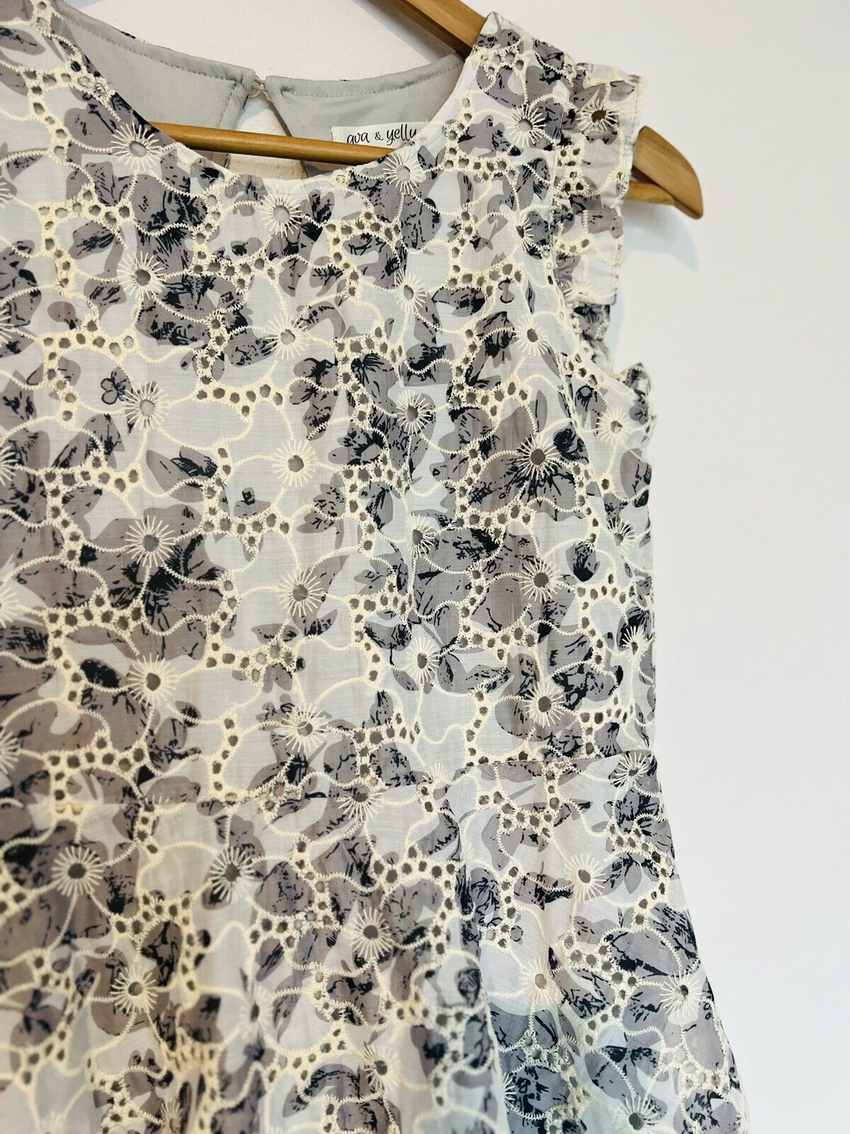 Ava & Yelly Girls Fit & Flare Dress Sz 14 Floral Eyelet Flutter Sleeve Easter