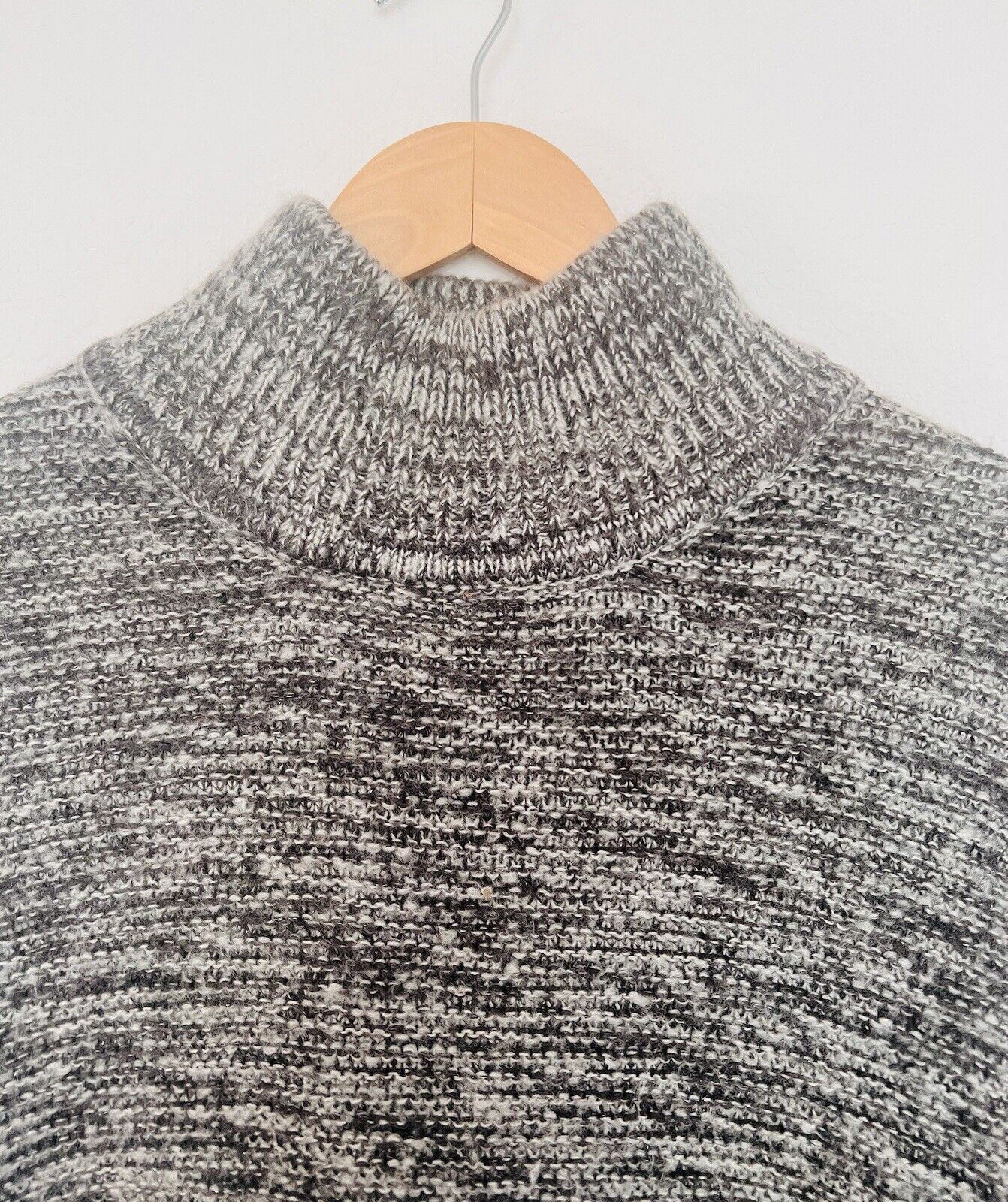 VERA WANG Gray Chunky Sweater Sz XL Cable Knit Long Sleeve Hi-Low Mixed Pattern