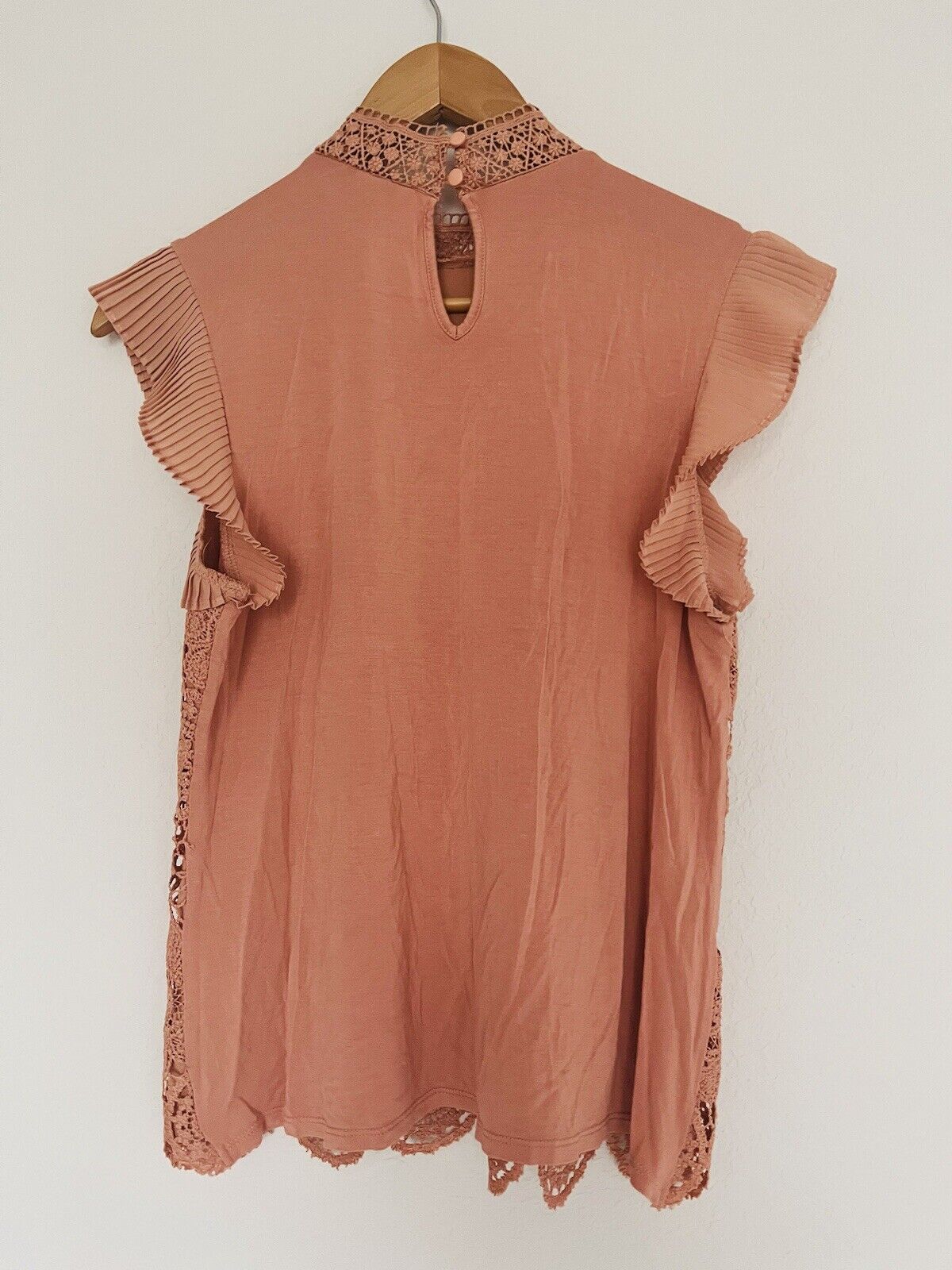 BELLDINI Mixed Media Top Sz S Crochet Knot Jersey Sleeveless Crop Boho Blouse