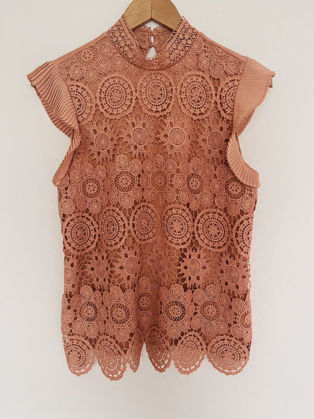 BELLDINI Mixed Media Top Sz S Crochet Knot Jersey Sleeveless Crop Boho Blouse