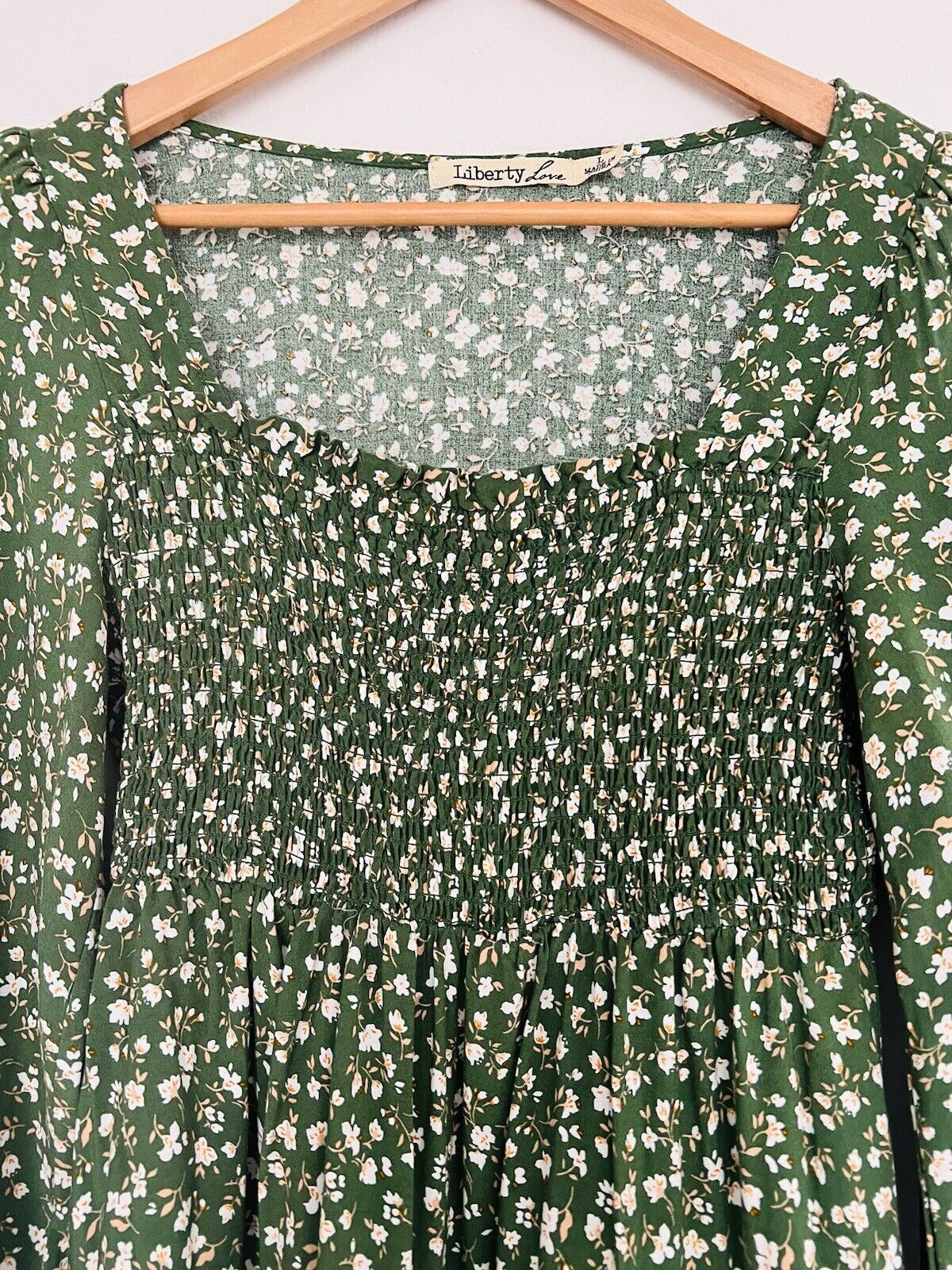 LIBERTY LOVE Green Smocked Dress Sz L Tiered Ditsy Flowers Balloon Sleeves Boho