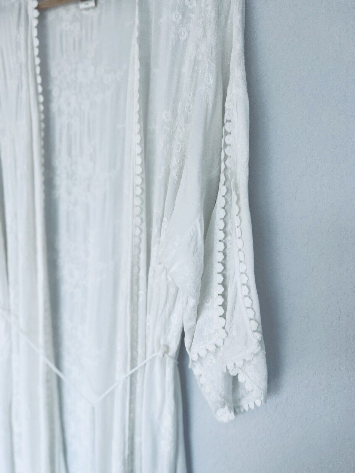 IN BLOOM by Jonquil Tie Wrap Kimono Robe White Floral Embroidered Fairy Boho