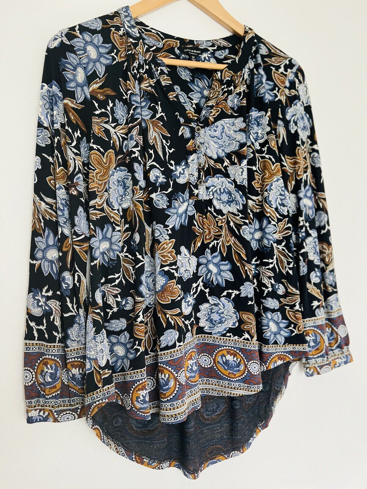 LUCKY BRAND Floral Jersey Knit Blouse Sz PS Hi-Low  V-Neck Button Boho Western