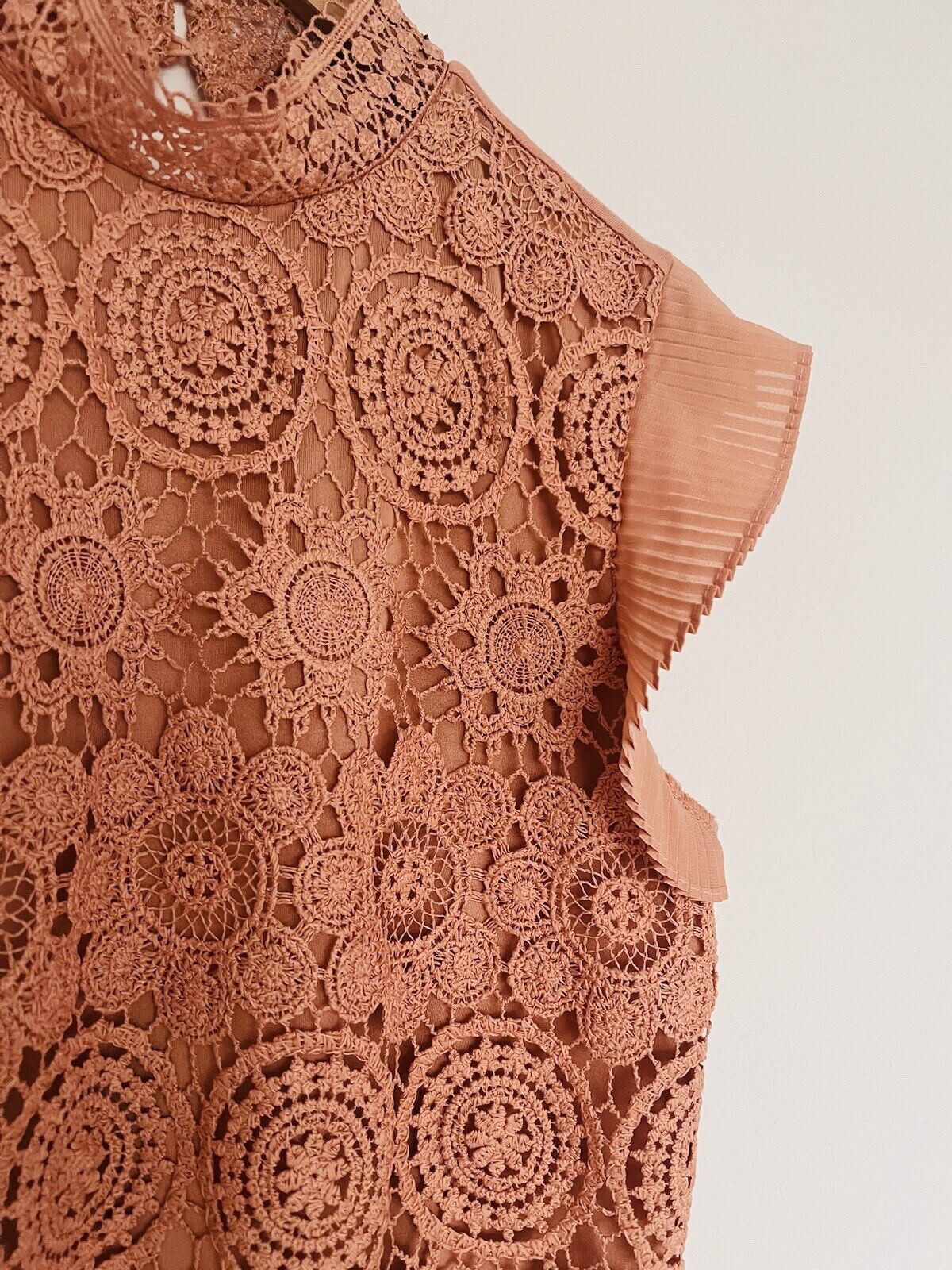 BELLDINI Mixed Media Top Sz S Crochet Knot Jersey Sleeveless Crop Boho Blouse