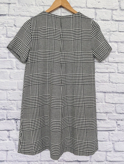 ZARA Black/White Plaid Dress Sz XS TRF Collection Short Sleeve V-Neck Academia